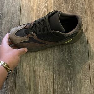 Yeezy Boost 700 'Mauve' 100% authentic